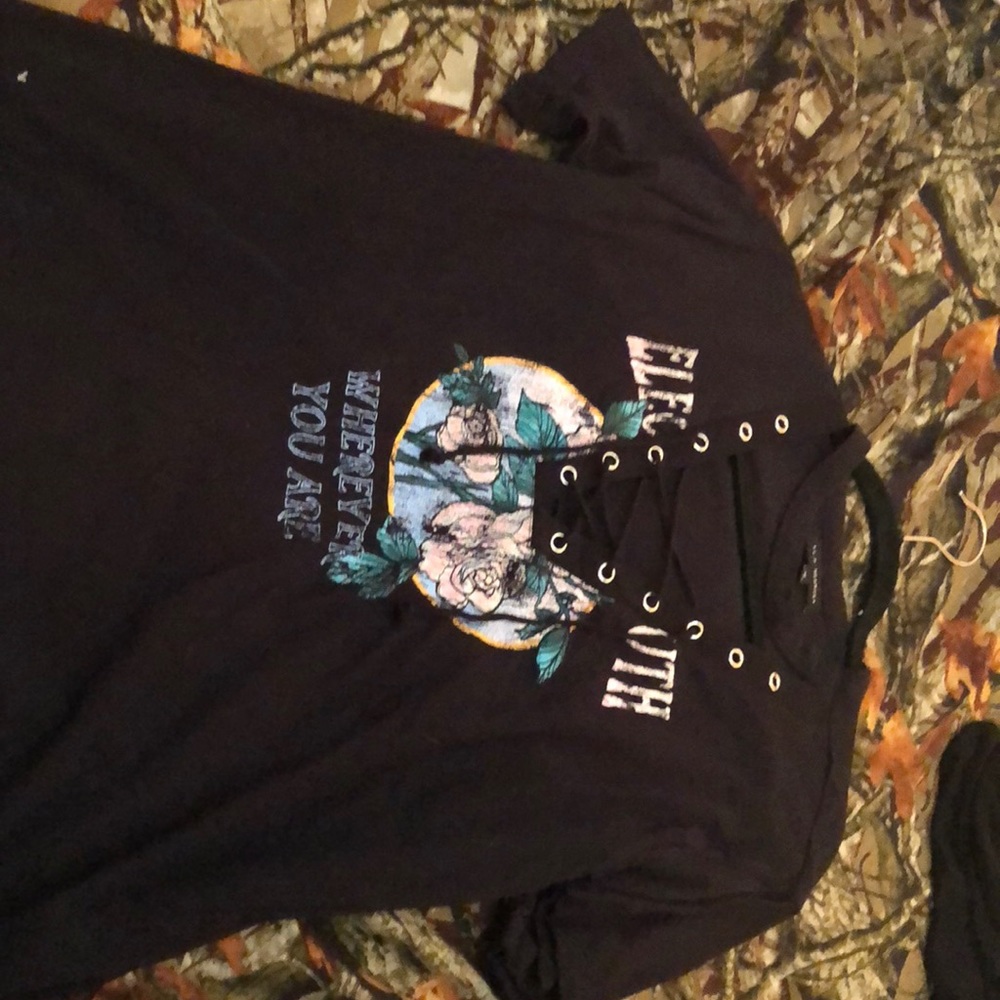 Vneck choker shirt with laces